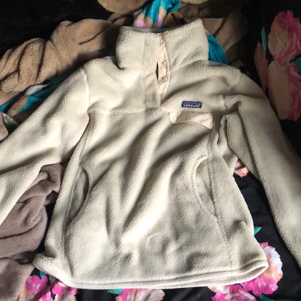 Small Off White Patagonia Pullover